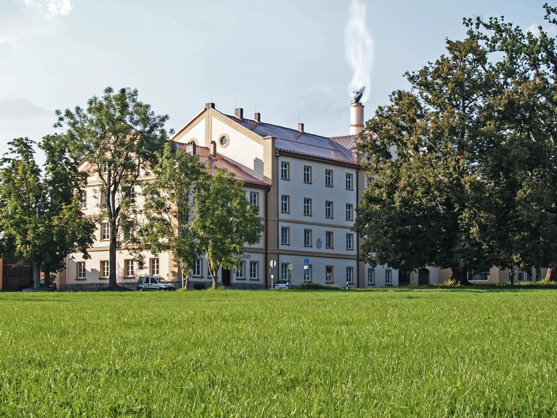 Das historische Brauereigebäude der Schlossbrauerei Maxlrain